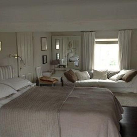 Wisteria House B&B Chippenham  Eksteriør bilde