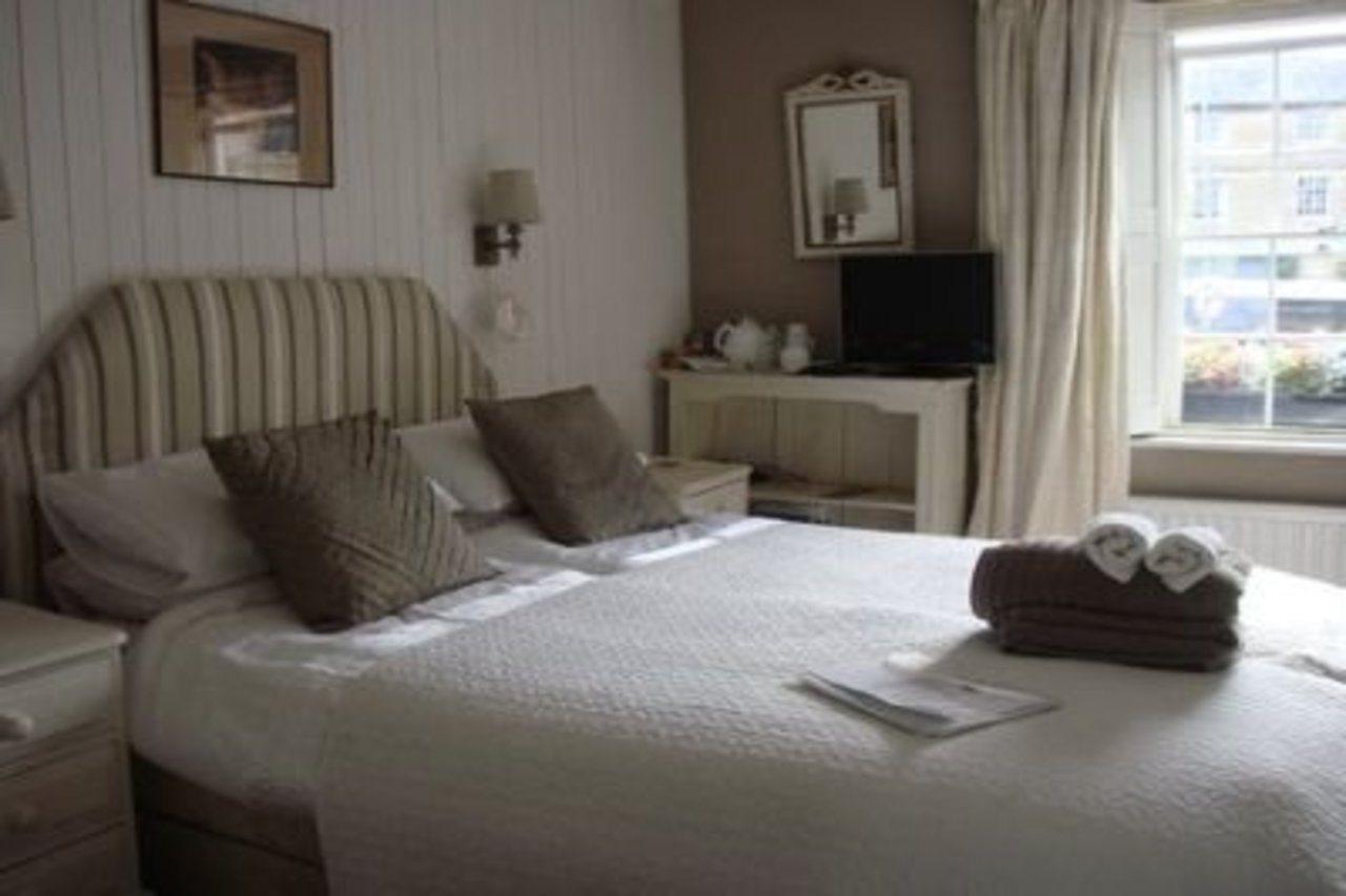 Wisteria House B&B Chippenham  Eksteriør bilde